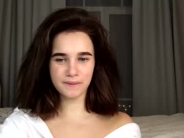 webcam girl ella_hey live cam image #3233938