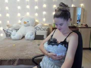 webcam girl emmika_ live cam image #2450113