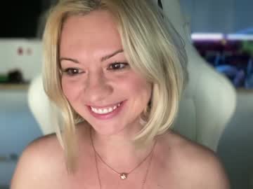 webcam girl kiradivine live cam image #5253838