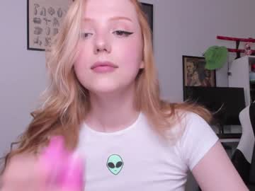 webcam girl lil_pumpkinpie live cam image #2046773