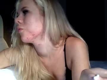 webcam girl nicole_redd live cam image #3310015