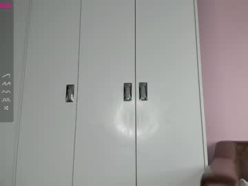 webcam girl lee_sua live cam image #4026172