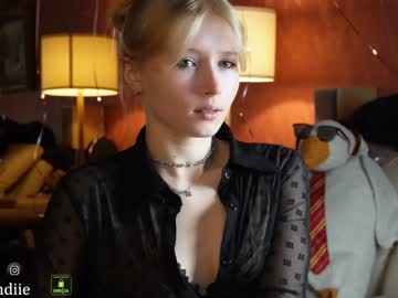 webcam girl bestblondiiecb live cam image #6469282