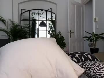 webcam girl strawberryjamx live cam image #4710763