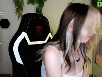 webcam girl small_blondee live cam image #4872516