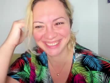 webcam girl kiradivine live cam image #3117394