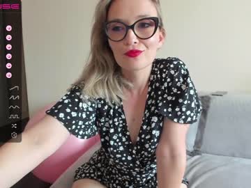 webcam girl emilymilf__ live cam image #4732754