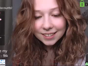 webcam girl lottie_shine live cam image #6681083