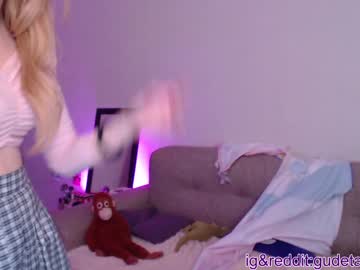 webcam girl gudeeetama live cam image #276341