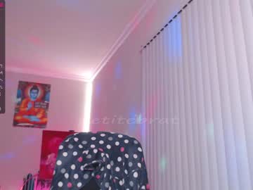 webcam girl petitebrat live cam image #2165901