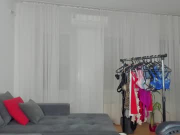 webcam girl melon_mussy live cam image #6673278