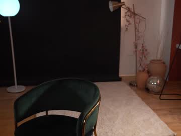 webcam girl chillwithkira live cam image #3619001