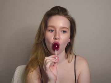 webcam girl moon_milking live cam image #5814763