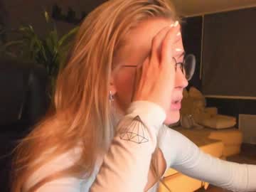 webcam girl linellali live cam image #3038139