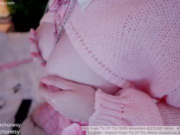 webcam girl runesy live cam image #5690742