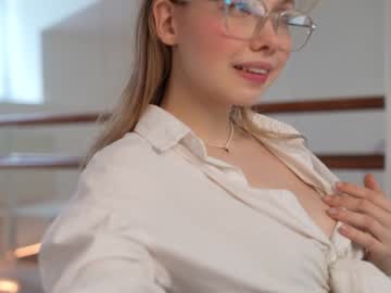 webcam girl april_blush live cam image #6834487