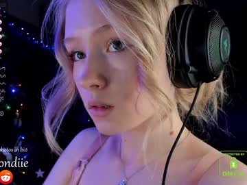 webcam girl bestblondiiecb live cam image #3495183