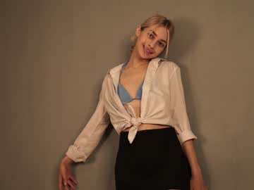 webcam girl cuteelsa_ live cam image #4894428