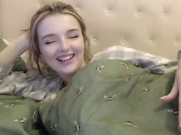webcam girl lucydelovely live cam image #3592155