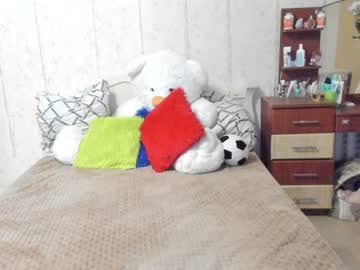 webcam girl emmika_ live cam image #2701217
