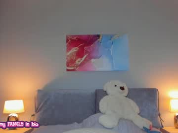 webcam girl your__voice live cam image #1905619