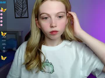 webcam girl small_blondee live cam image #3845061