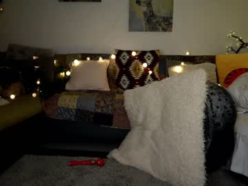 webcam girl little_mystery live cam image #2466653