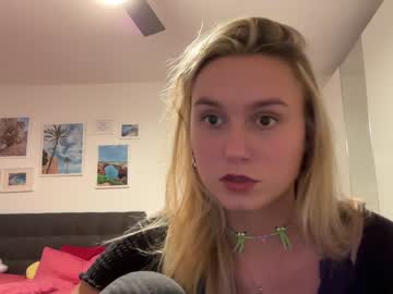 webcam girl sarahsapling live cam image #5443466