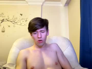 webcam man boy_with_a_joy live cam image #1699370