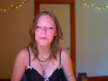 webcam girl crimsonxrapture live cam image #2271322