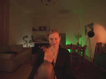 webcam girl chillwithkira live cam image #590646