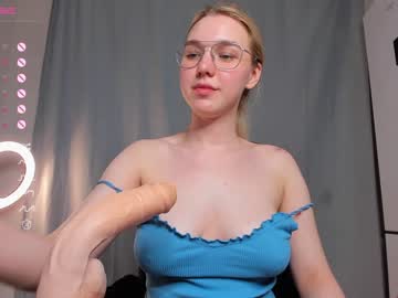 webcam girl nerdy_freyua live cam image #5672877