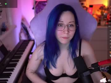 webcam girl blue_mooncat live cam image #5639122