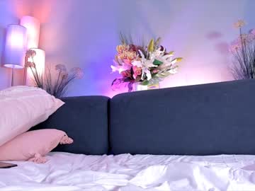webcam girl littlee33 live cam image #3813046