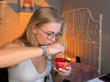 webcam girl linellali live cam image #2569449