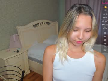 webcam girl mooon_and_sun live cam image #5039671