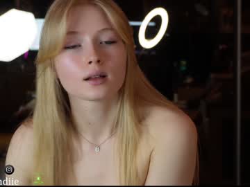 webcam girl bestblondiiecb live cam image #6419299