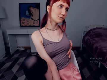 webcam girl vanilla_lips live cam image #5668536