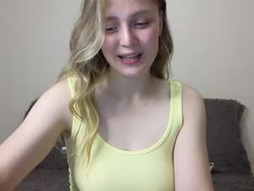 webcam girl your_lily419015 live cam image #4798647