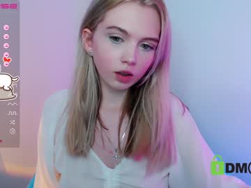 webcam girl small_blondee live cam image #3422670