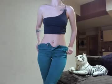 webcam girl sofiaandwonderland live cam image #1239907