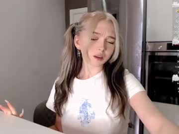 webcam girl small_blondee live cam image #2334265