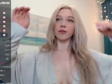 webcam girl small_blondee live cam image #1431082