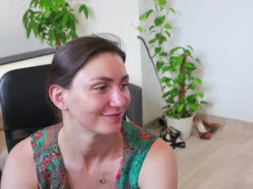 webcam girl taralanes live cam image #4726569