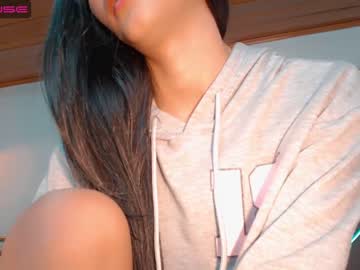 webcam girl gummy_bear7 live cam image #2378461