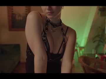 webcam girl chillwithkira live cam image #1467160
