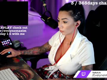 webcam girl evelyne92 live cam image #2077487