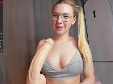 webcam girl nerdy_freyua live cam image #5054105