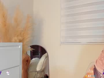 webcam girl veroniqe_lounge live cam image #2230390