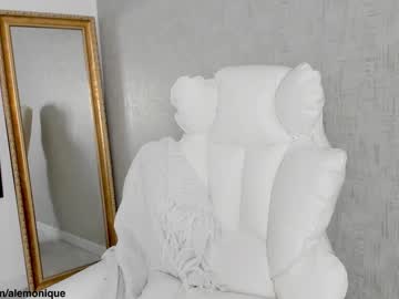 webcam girl moniqueeass live cam image #6995690